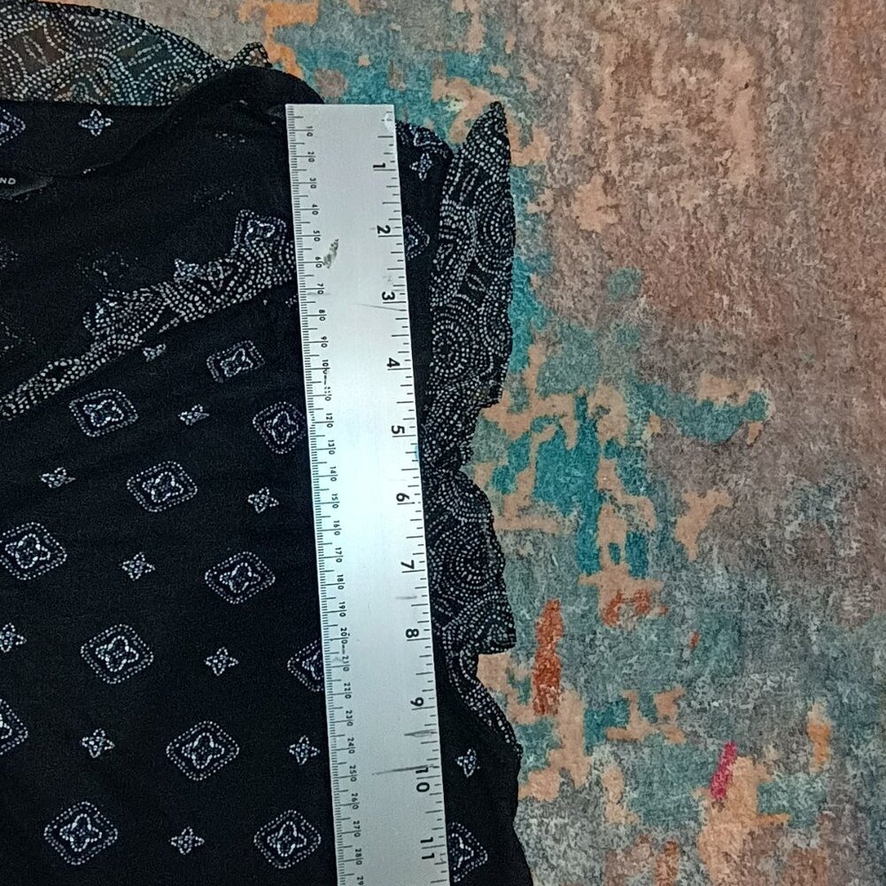 Casual Lucky brand mixed media short, ruffled sleeve and vneck  blouse size L - Picture 9 of 9